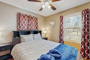 1/2 Mi to Lake! Traverse City Retreat w/ Dock