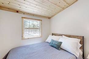 Secluded, Quiet Cabin in the Pines w/ Fire Pit