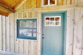 Secluded, Quiet Cabin in the Pines w/ Fire Pit