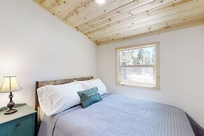 Secluded, Quiet Cabin in the Pines w/ Fire Pit