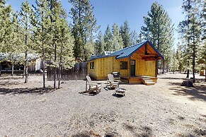Secluded, Quiet Cabin in the Pines w/ Fire Pit