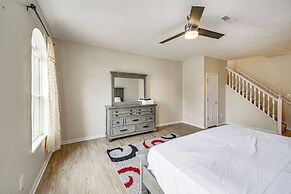 2 Mi to Arts & Design District: Retreat w/ Yard