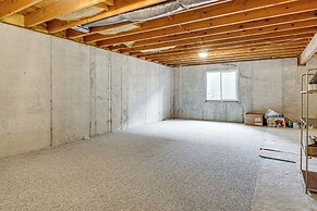 2 Mi to Arts & Design District: Retreat w/ Yard