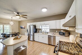 2 Mi to Arts & Design District: Retreat w/ Yard