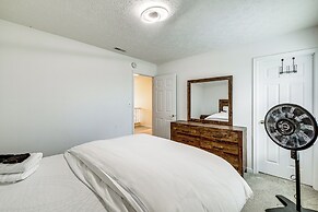 2 Mi to Arts & Design District: Retreat w/ Yard