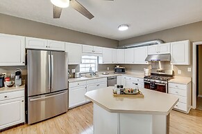 2 Mi to Arts & Design District: Retreat w/ Yard