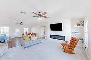Expansive, Dog-friendly 3BR w/ Pond, Pool, Patio