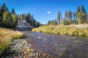 3BR Rustic Riverfront Home w/ Wood Stove
