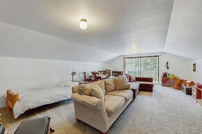 3BR Rustic Riverfront Home w/ Wood Stove