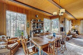 3BR Rustic Riverfront Home w/ Wood Stove