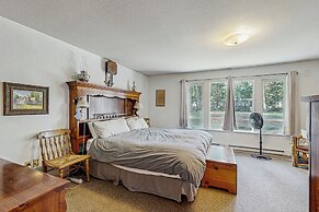 3BR Rustic Riverfront Home w/ Wood Stove