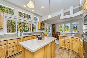 Dog-friendly 3BR on 200 Acres w/ River Access