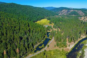 Gorgeous, Dog-friendly, Riverfront, 200-acre Ranch