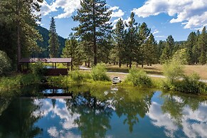 Dog-friendly 3BR on 200 Acres w/ River Access