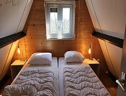 Peaceful Forest Chalet Near Durbuy