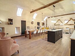 Godre'r Gyrn, Plas Moelfre Hall Barns