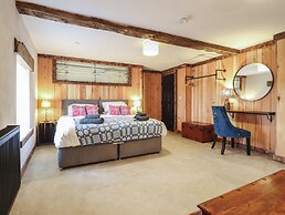 Godre'r Gyrn, Plas Moelfre Hall Barns