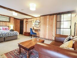 Godre'r Gyrn, Plas Moelfre Hall Barns