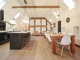 Godre'r Gyrn, Plas Moelfre Hall Barns