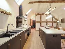 Godre'r Gyrn, Plas Moelfre Hall Barns