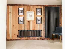 Godre'r Gyrn, Plas Moelfre Hall Barns