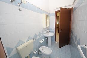 Bright Flat in Rosolina With Shared Pool