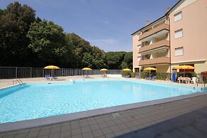 Bright Flat in Rosolina With Shared Pool