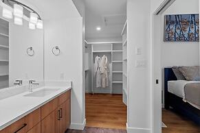 Luxurious Large 3 Bedroom Loft Saskatchewan Drive