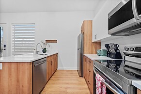 Luxurious Large 3 Bedroom Loft Saskatchewan Drive