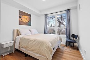 Luxurious Large 3 Bedroom Loft Saskatchewan Drive
