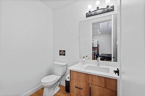 Luxurious Large 3 Bedroom Loft Saskatchewan Drive