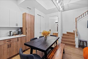 Luxurious Large 3 Bedroom Loft Saskatchewan Drive