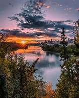 Luxurious Large 3 Bedroom Loft Saskatchewan Drive