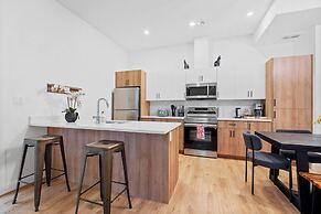Luxurious Large 3 Bedroom Loft Saskatchewan Drive