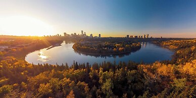 Luxurious Large 3 Bedroom Loft Saskatchewan Drive