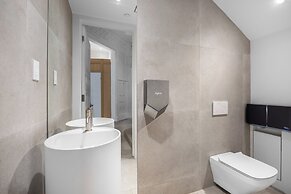 Capsule residence