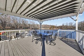 Rustic Lakefront Studio w Deck Workspace