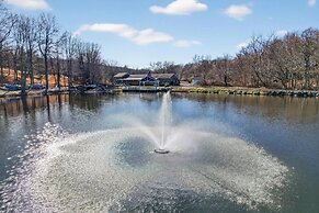 Rustic Lakefront Studio w Deck Workspace