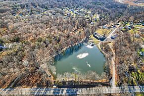 Rustic Lakefront Studio w Deck Workspace