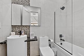 Rustic Lakefront Studio w Deck Workspace