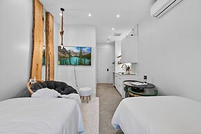 Rustic Lakefront Studio w Deck Workspace