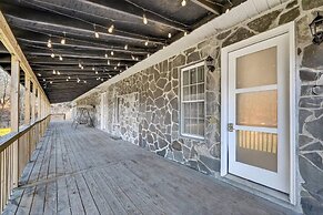 Rustic Lakefront Studio w Deck Workspace