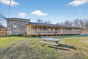 Hidden Lakefront Gem on a Gated Countryside Escape