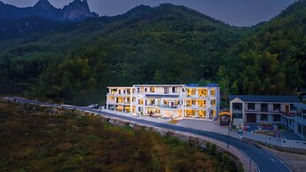 Bright Moon Valley Smart Hotel