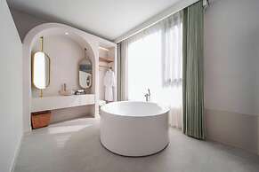 Bright Moon Valley Smart Hotel
