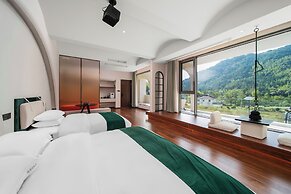 Bright Moon Valley Smart Hotel
