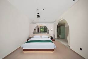 Bright Moon Valley Smart Hotel