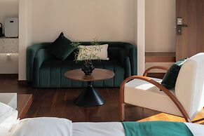 Bright Moon Valley Smart Hotel