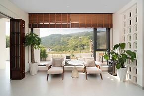 Bright Moon Valley Smart Hotel