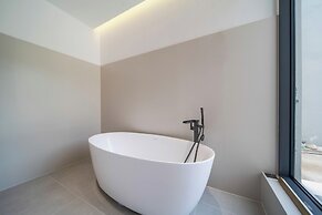 Bright Moon Valley Smart Hotel